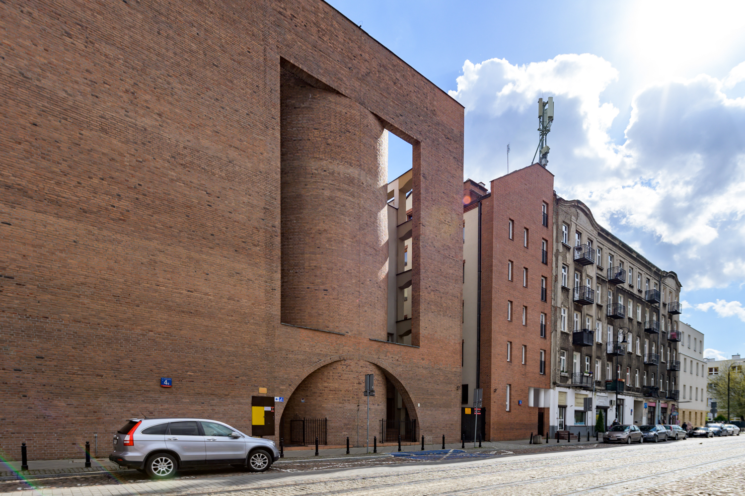 Zdjęcie architektury budynku Dom Pomocy Społecznej im. św. Brata Alberta